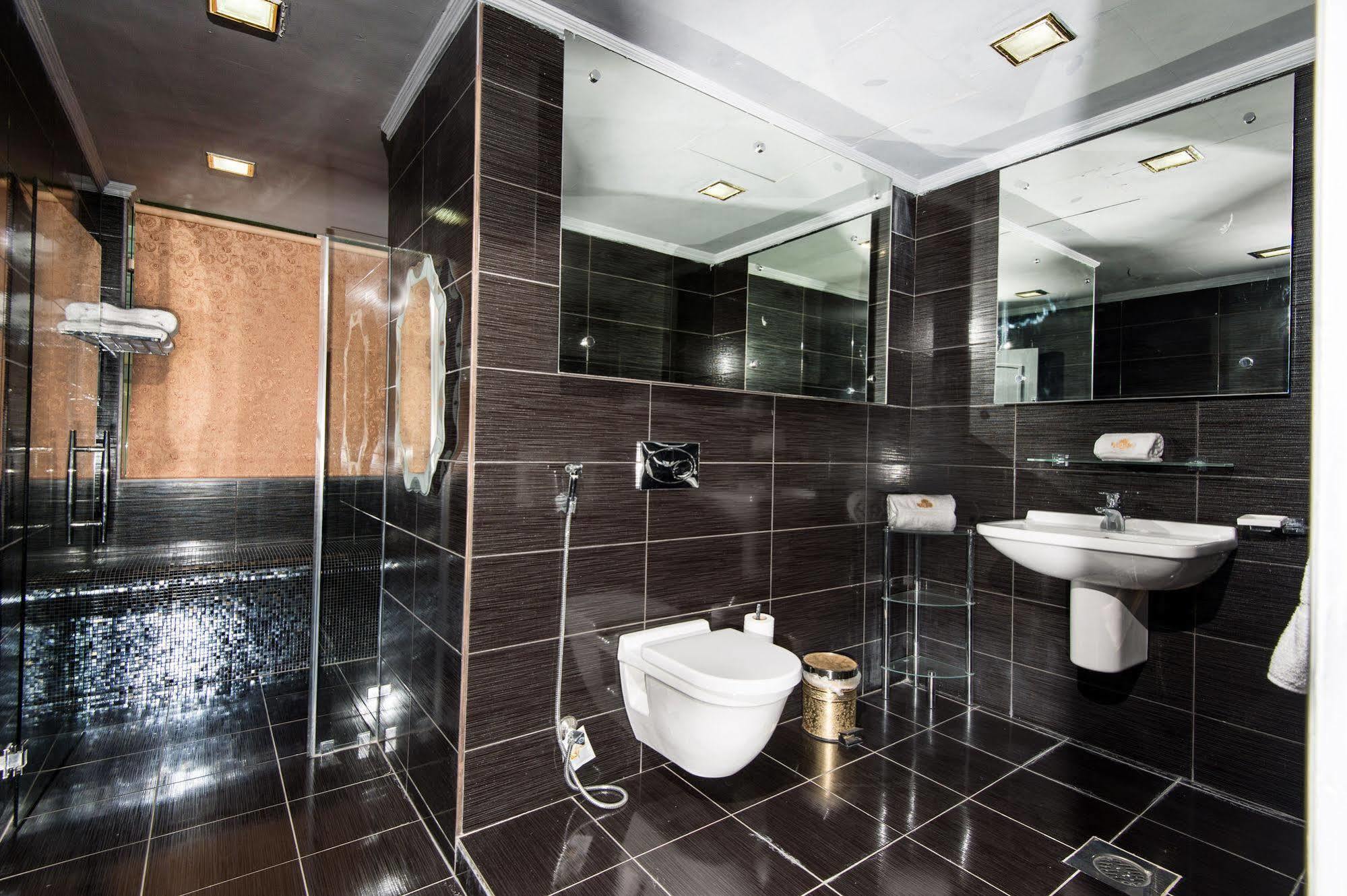 Bravo Royal Hotel Suites Kuwait City Exterior photo