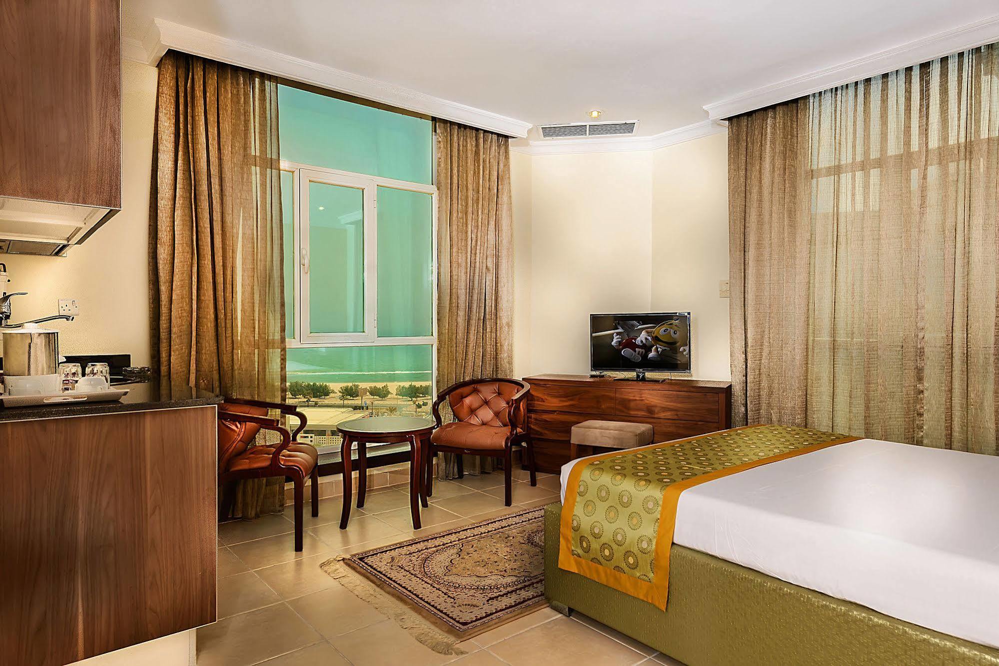 Bravo Royal Hotel Suites Kuwait City Exterior photo