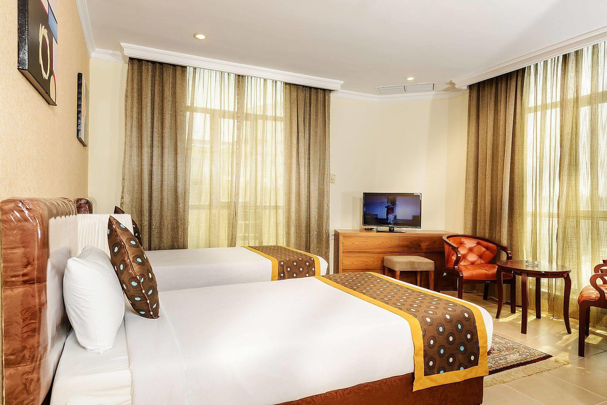 Bravo Royal Hotel Suites Kuwait City Exterior photo