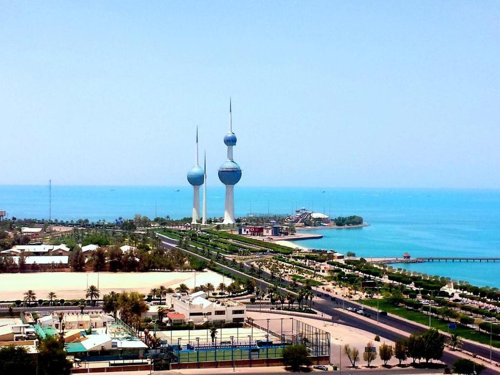 Bravo Royal Hotel Suites Kuwait City Exterior photo